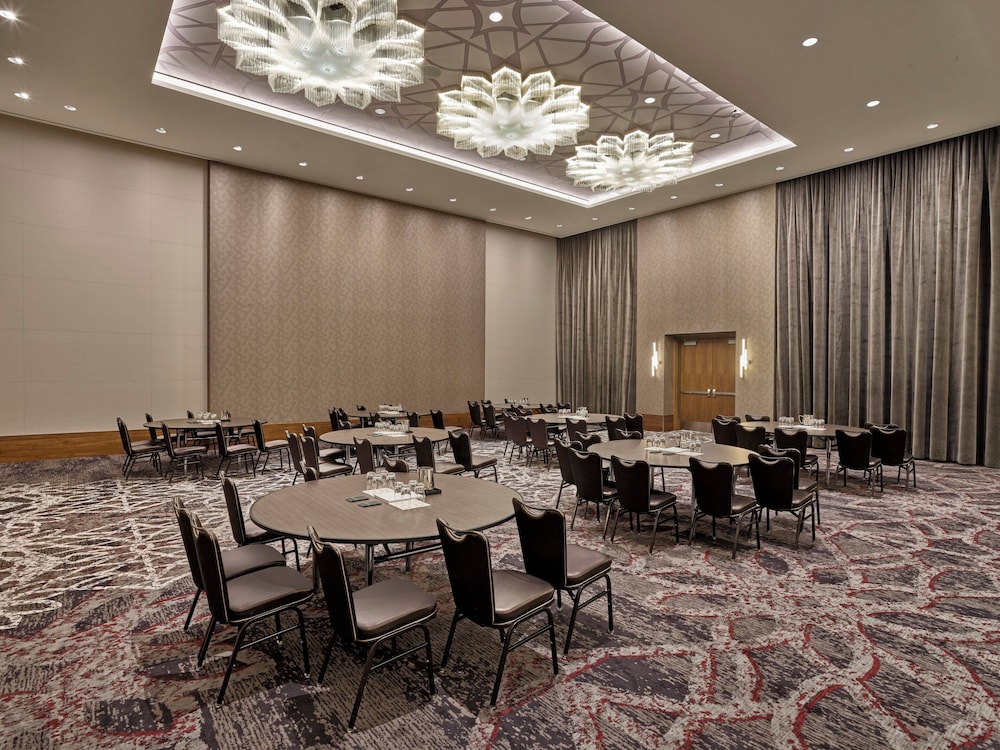 Loews Chicago Hotel — Restaurant & bars in Chicago, Illinois