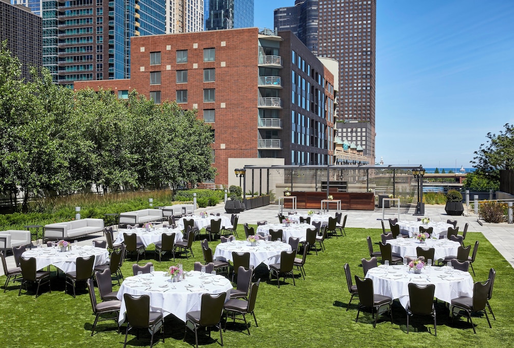 Loews Chicago Hotel — Hotel building in Chicago, Illinois