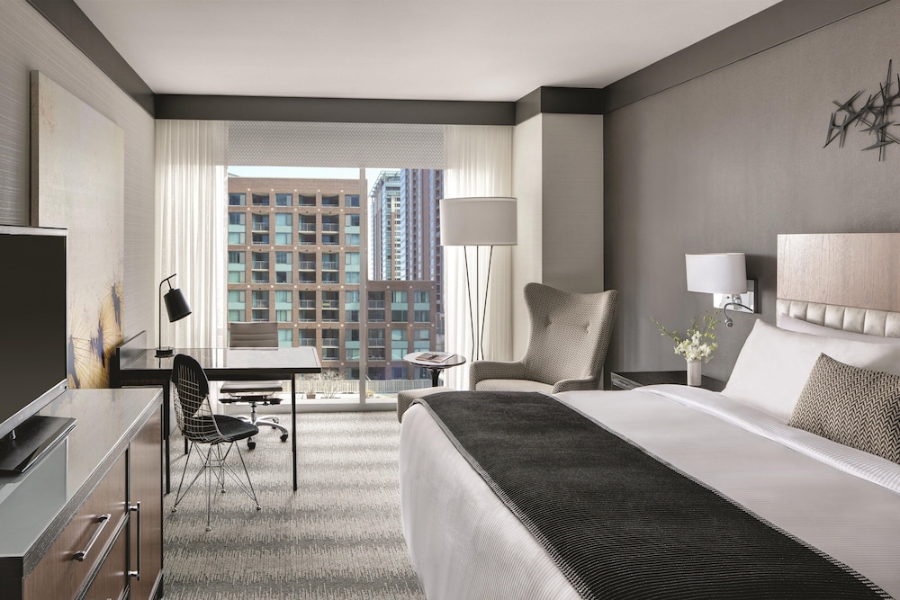 Loews Chicago Hotel — Hotel rooms in Chicago, Illinois