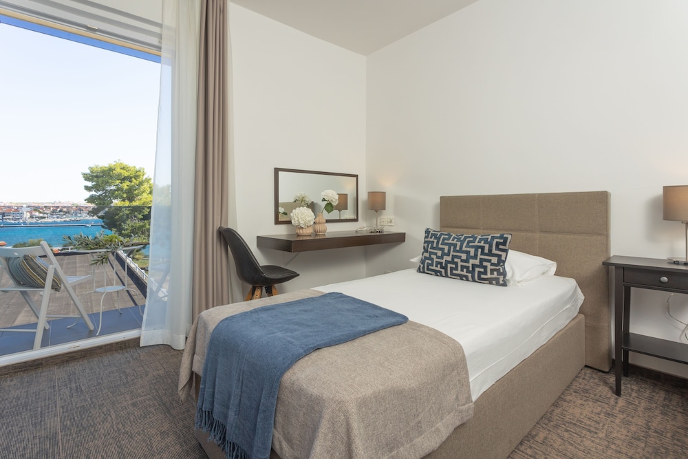 Villa Arausa — Hotel rooms in Vodice, Šibenik-Knin