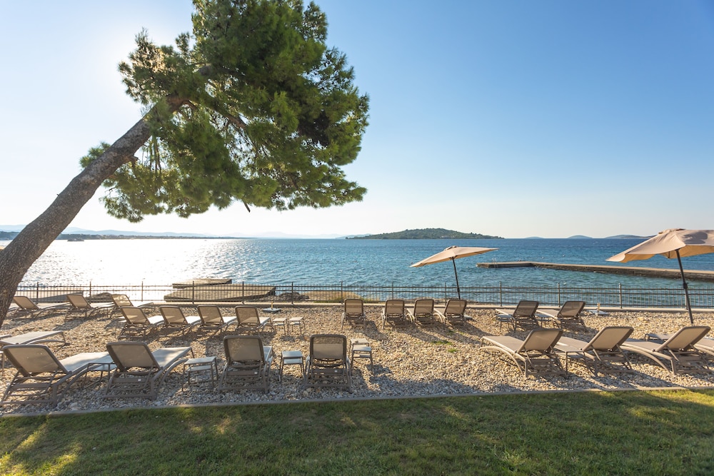 Villa Arausa — Beach in Vodice, Šibenik-Knin