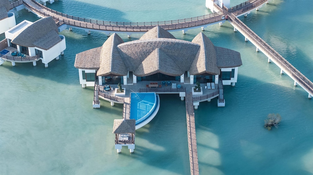 Anantara Mina Ras Al Khaimah Resort — Hotel building in Ras al Khaimah