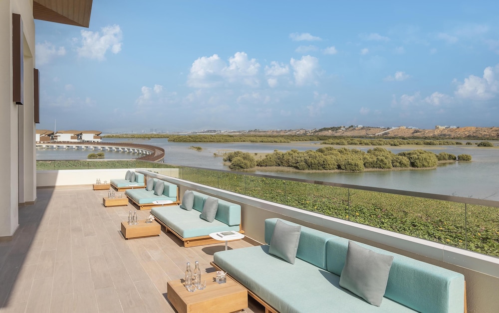 Anantara Mina Ras Al Khaimah Resort — Restaurant & bars in Ras al Khaimah