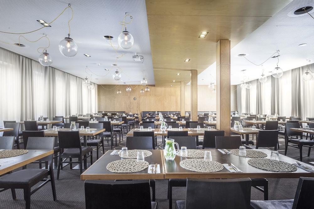 Hotel Golf Prague — Restaurant & bars in Prague, Prague