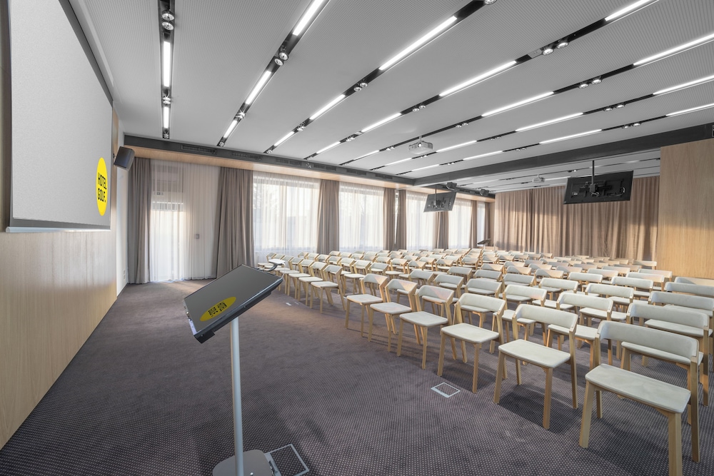 Hotel Golf Prague — Hotel building in Prague, Prague