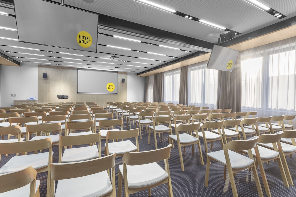 Hotel Golf Prague — Hotel building in Prague, Prague
