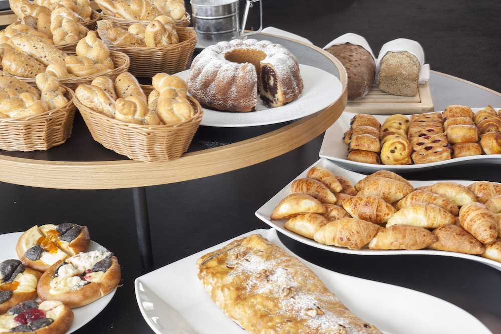 Hotel Golf Prague — Restaurant & bars in Prague, Prague