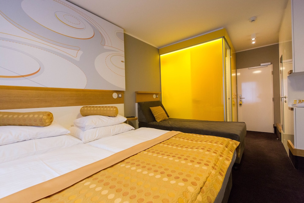 Hotel Golf Prague — Hotel rooms in Prague, Prague