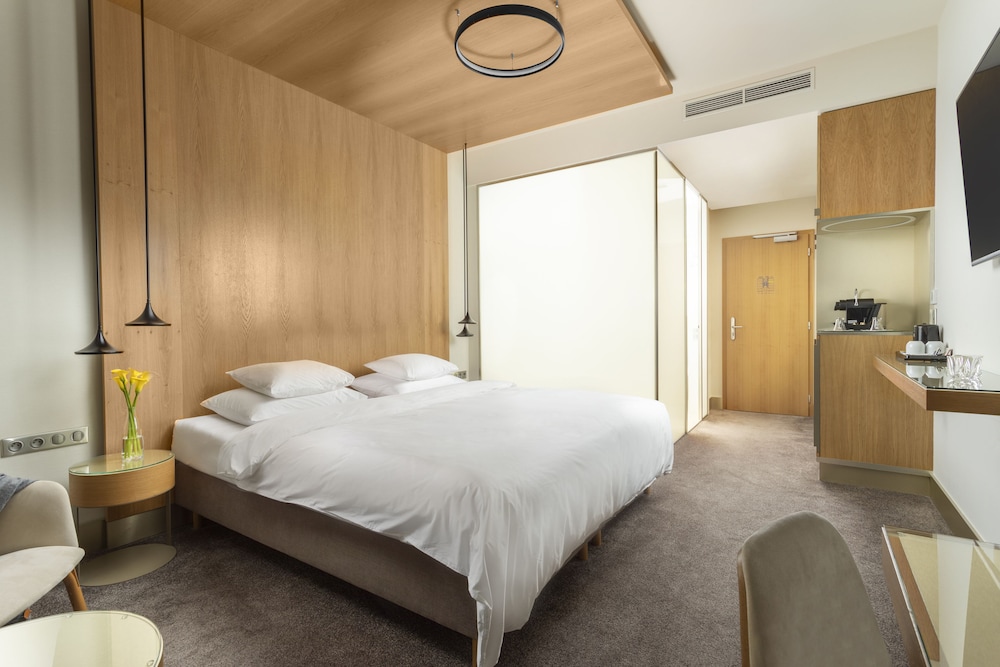 Hotel Golf Prague — Hotel rooms in Prague, Prague