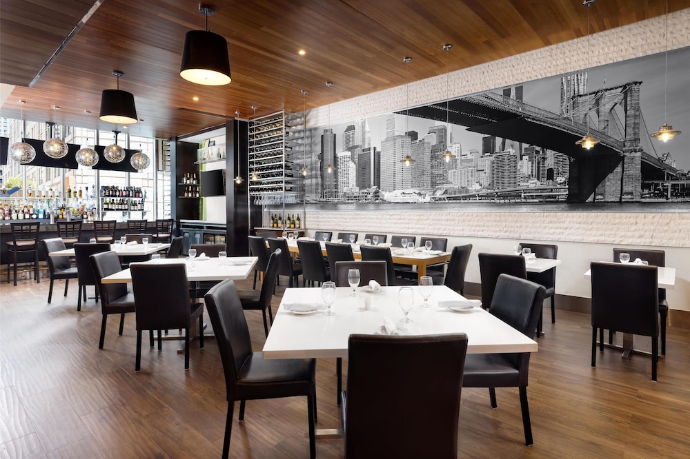Hilton Garden Inn New York/Times Square Central — Restaurant & bars in New York City, New York State