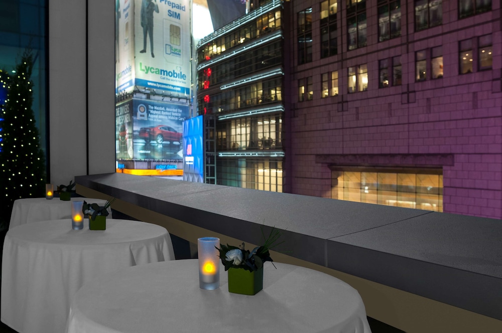Hilton Garden Inn New York/Times Square Central — Restaurant & bars in New York City, New York State