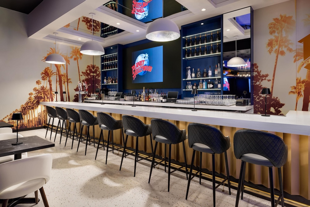 Hilton Garden Inn New York/Times Square Central — Restaurant & bars in New York City, New York State