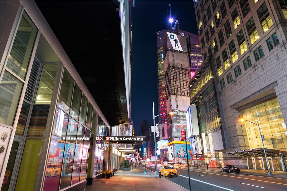 Hilton Garden Inn New York/Times Square Central — Attractions in the area in New York City, New York State