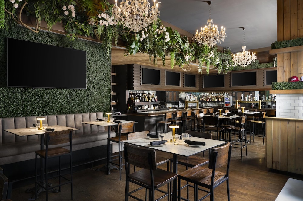 Hilton Garden Inn New York/Midtown Park Ave — Restaurant & bars in New York City, New York State