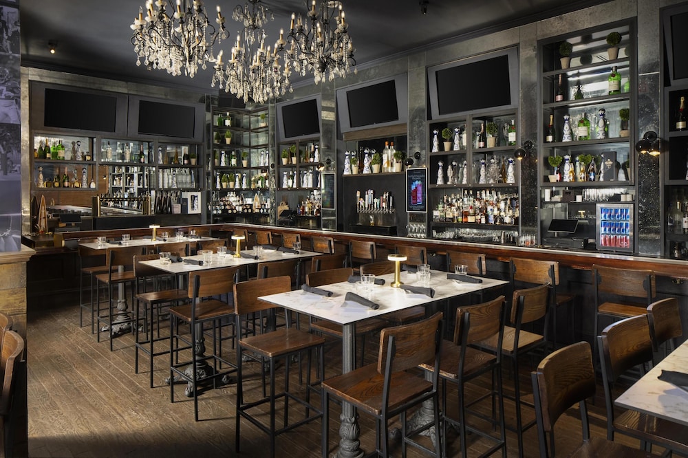 Hilton Garden Inn New York/Midtown Park Ave — Restaurant & bars in New York City, New York State