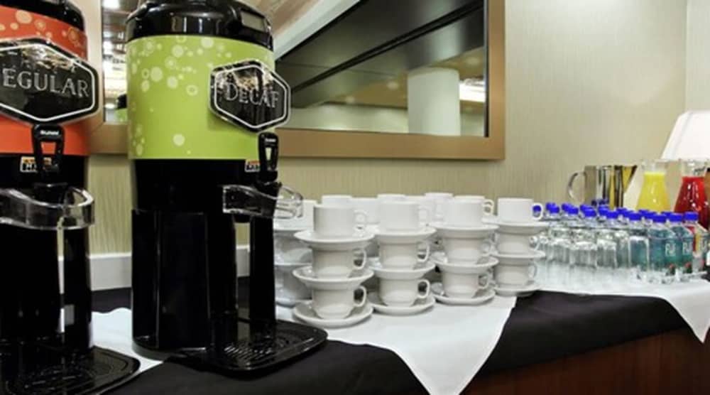 Hilton Garden Inn New York/Midtown Park Ave — Restaurant & bars in New York City, New York State