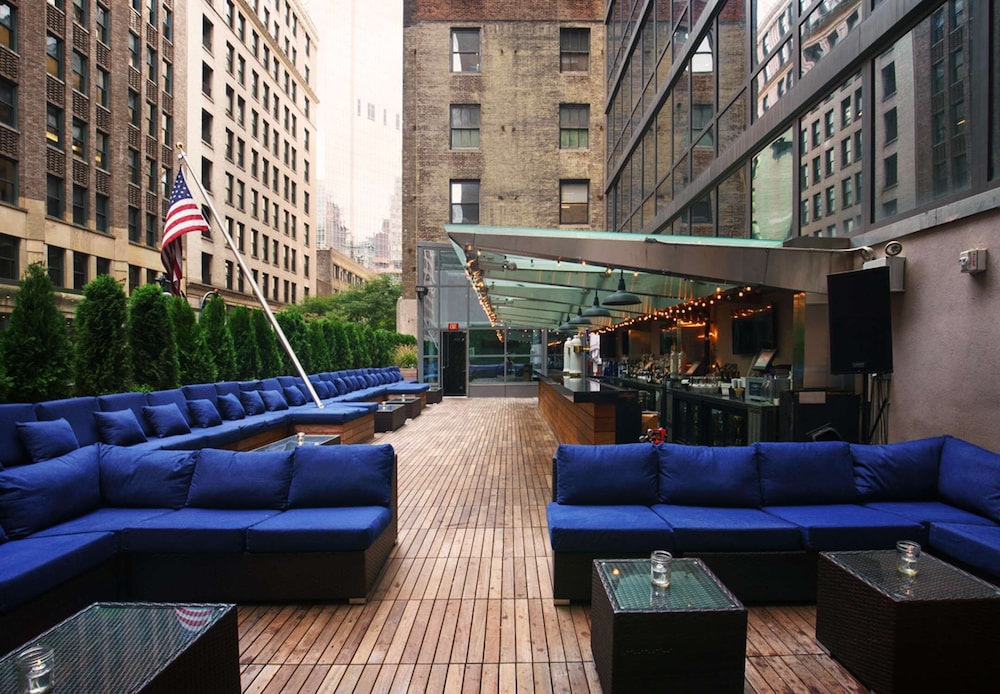 Hilton Garden Inn New York/Midtown Park Ave — Restaurant & bars in New York City, New York State