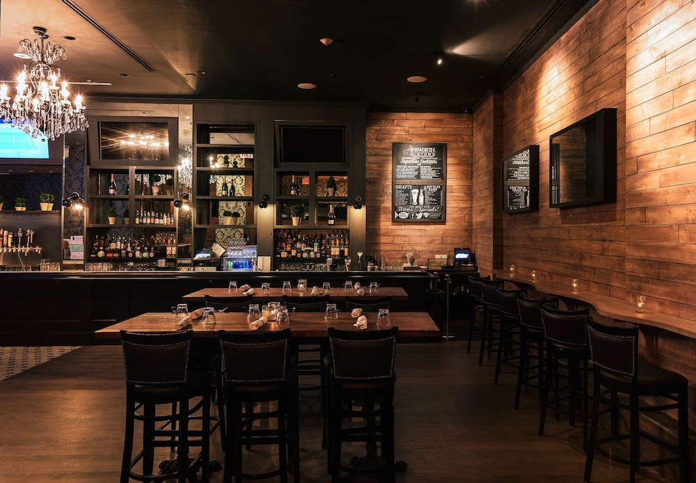 Hilton Garden Inn New York/Midtown Park Ave — Restaurant & bars in New York City, New York State