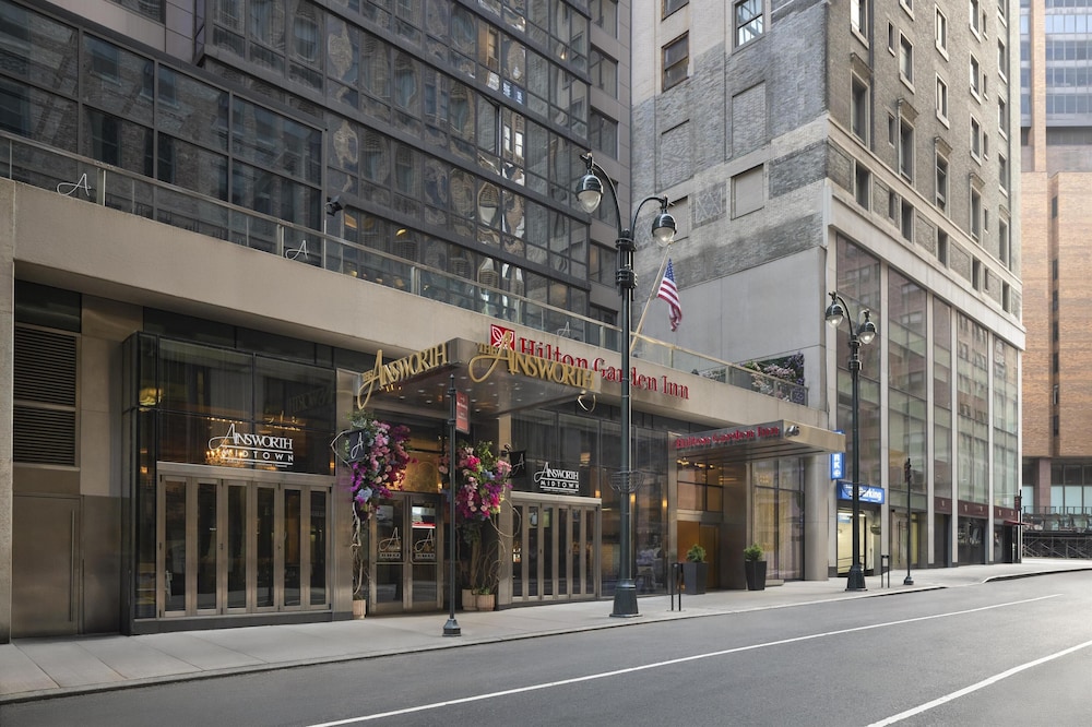 Hilton Garden Inn New York/Midtown Park Ave — Hotel building in New York City, New York State