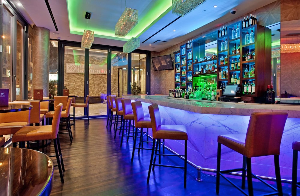 Hilton Garden Inn New York/Central Park South-Midtown West — Restaurant & bars in New York City, New York State