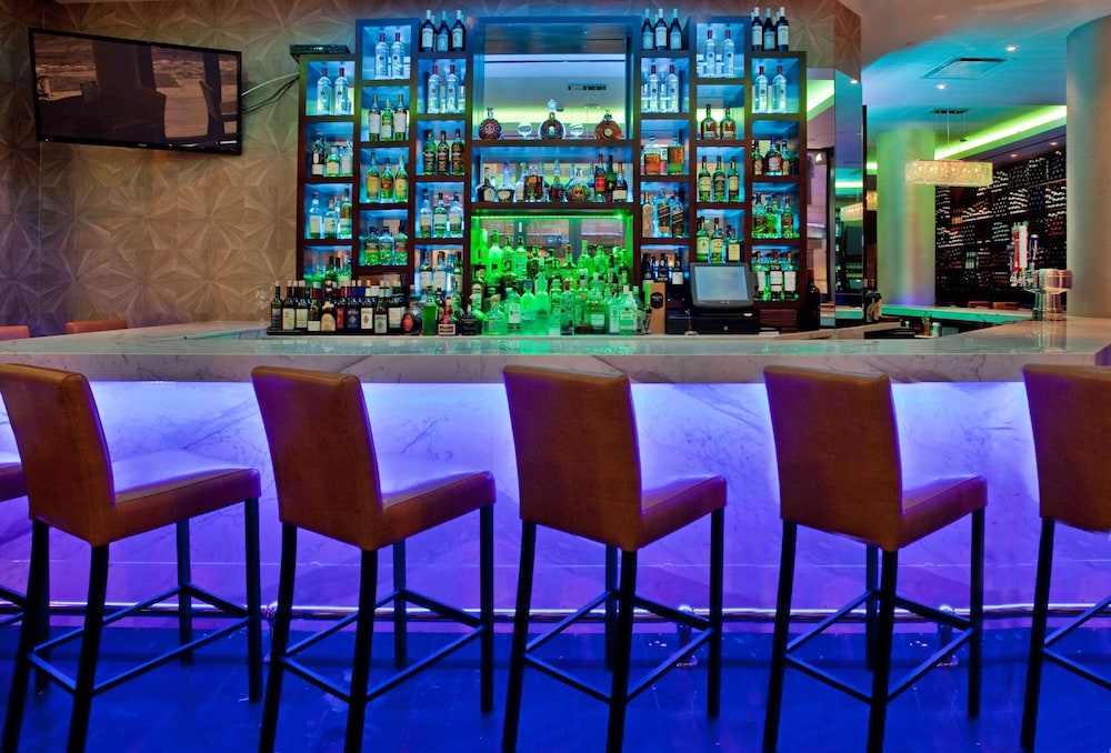 Hilton Garden Inn New York/Central Park South-Midtown West — Restaurant & bars in New York City, New York State