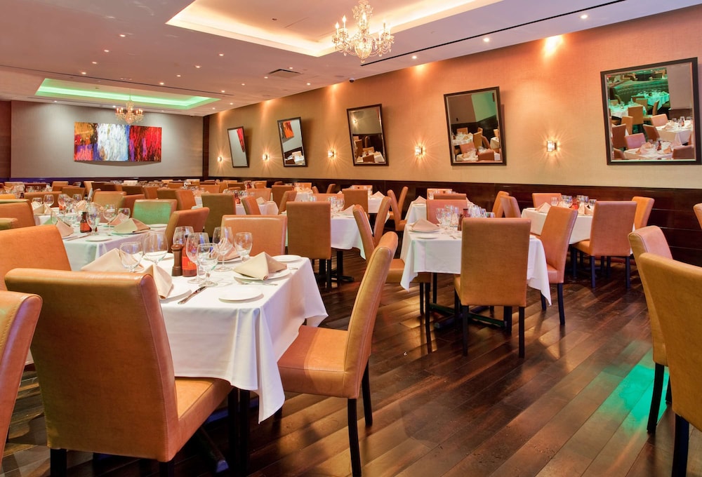 Hilton Garden Inn New York/Central Park South-Midtown West — Restaurant & bars in New York City, New York State