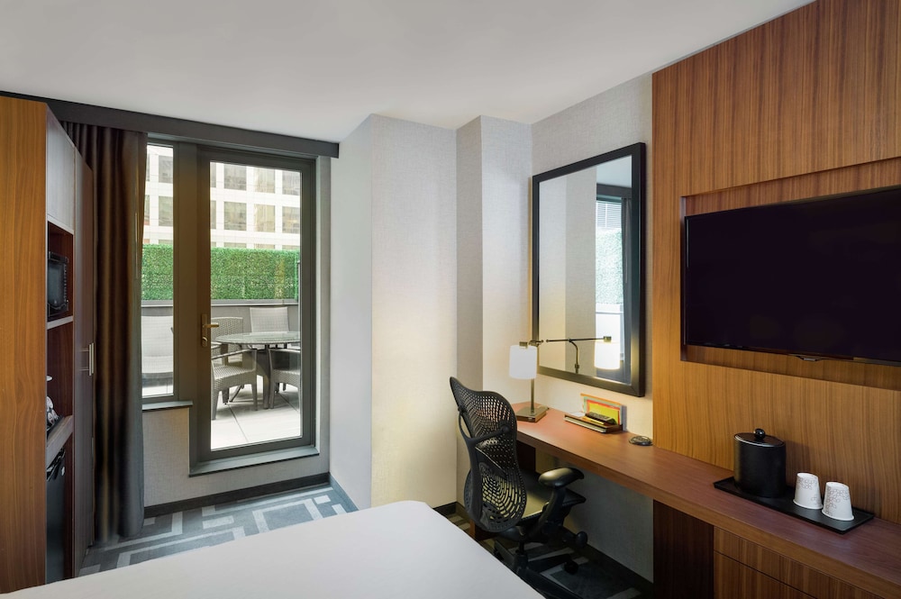 Hilton Garden Inn New York/Central Park South-Midtown West — Hotel rooms in New York City, New York State