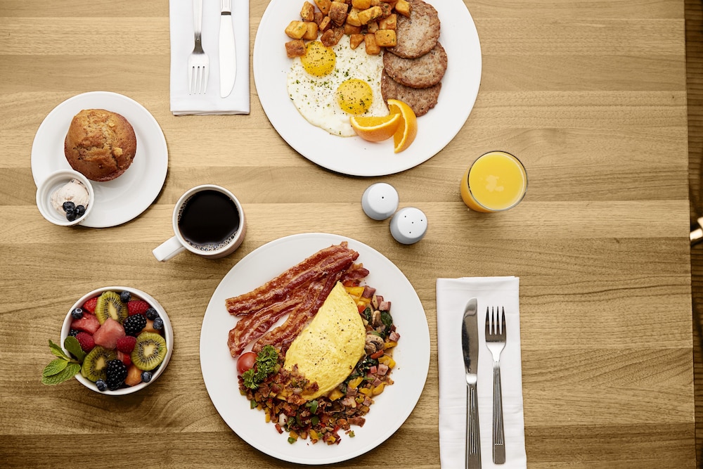 Hilton Garden Inn New York/Central Park South-Midtown West — Restaurant & bars in New York City, New York State