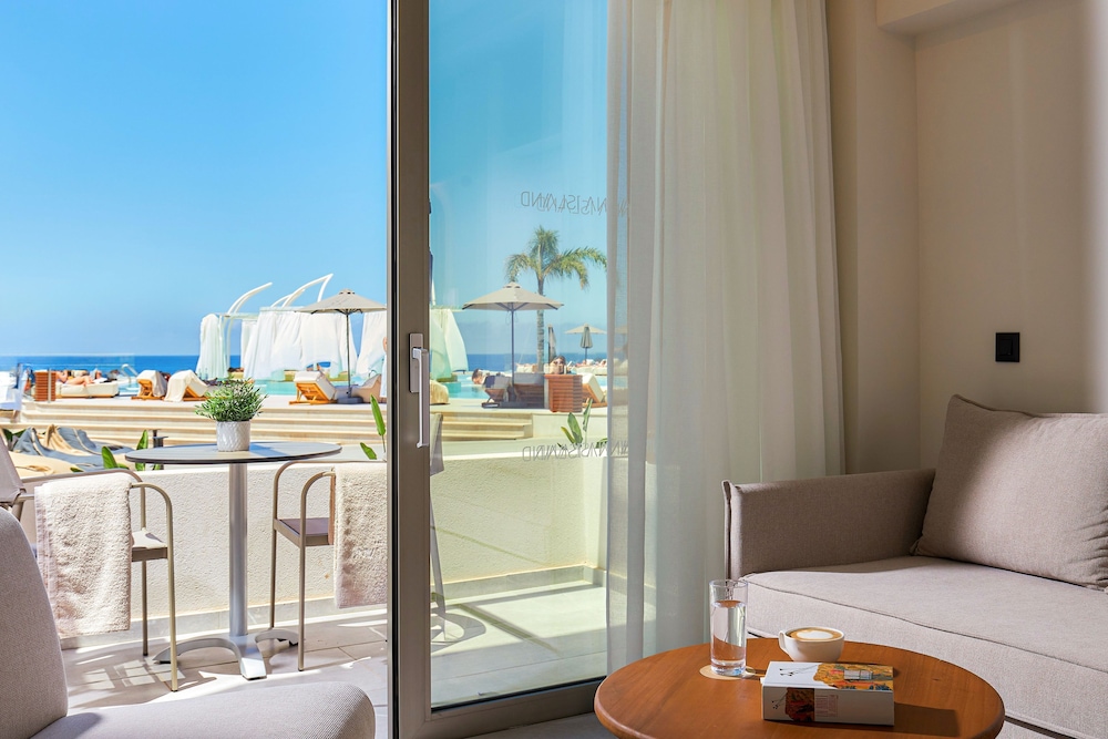 Enorme Santanna Island - Premium All Inclusive — Hotel rooms in Sissi