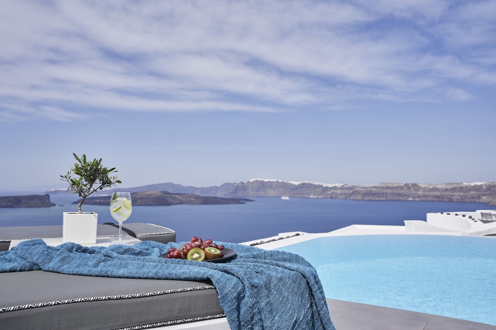 Apanemo Hotel — Swimming pool in Akrotiri, South Aegean