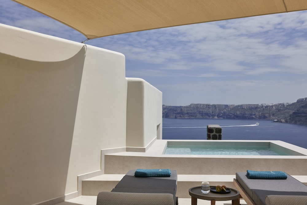 Apanemo Hotel — Swimming pool in Akrotiri, South Aegean