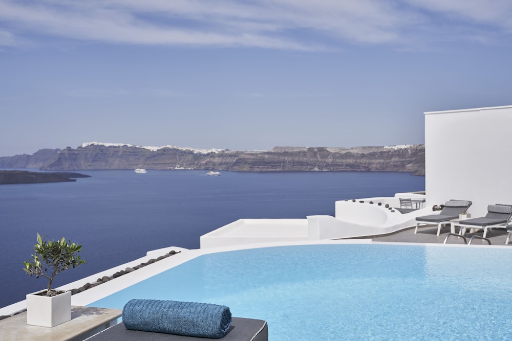 Apanemo Hotel — Swimming pool in Akrotiri, South Aegean