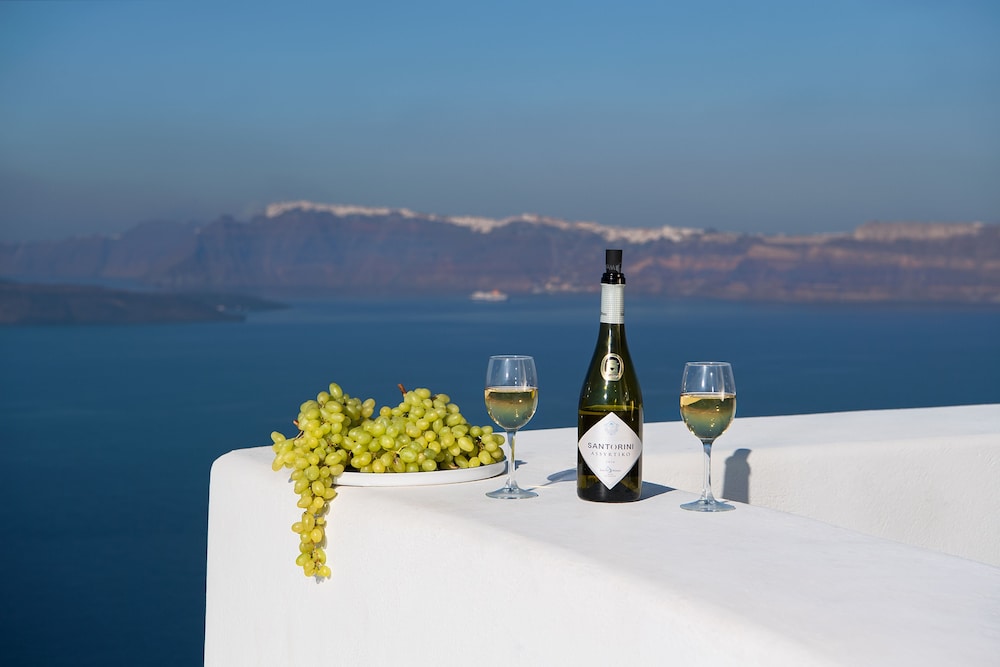 Apanemo Hotel — Attractions in the area in Akrotiri, South Aegean