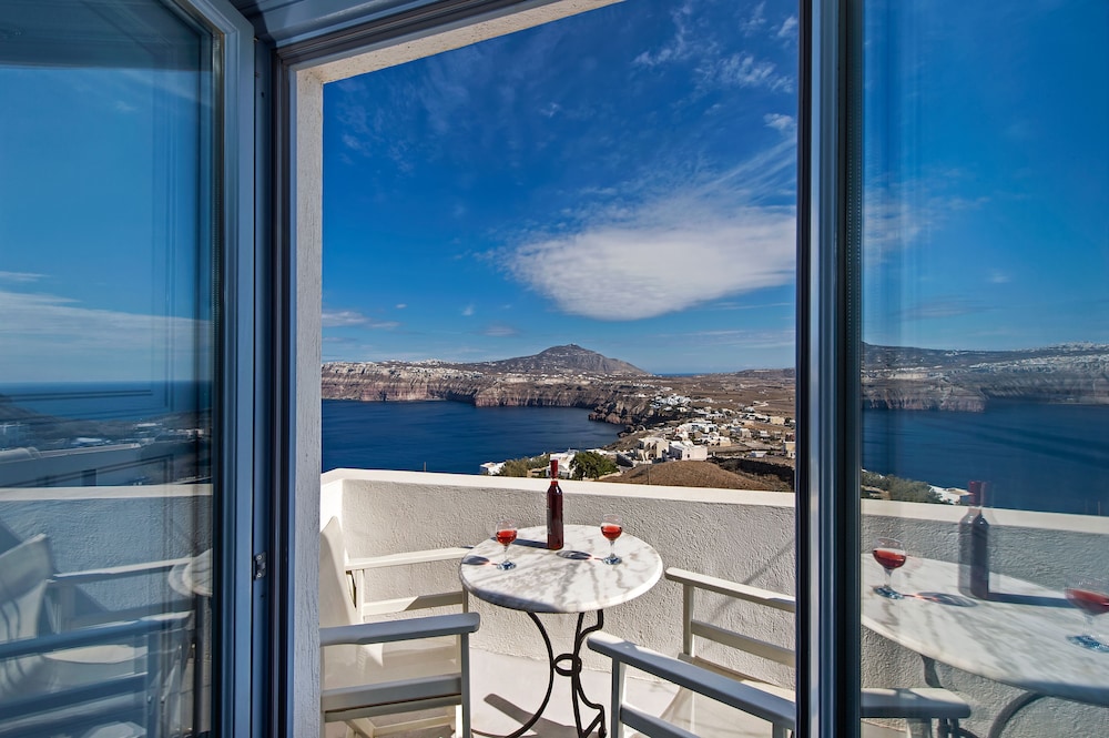 Apanemo Hotel — Hotel rooms in Akrotiri, South Aegean