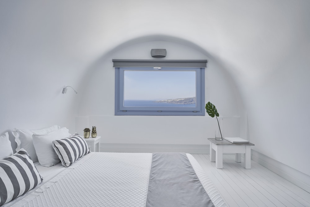 Apanemo Hotel — Hotel rooms in Akrotiri, South Aegean