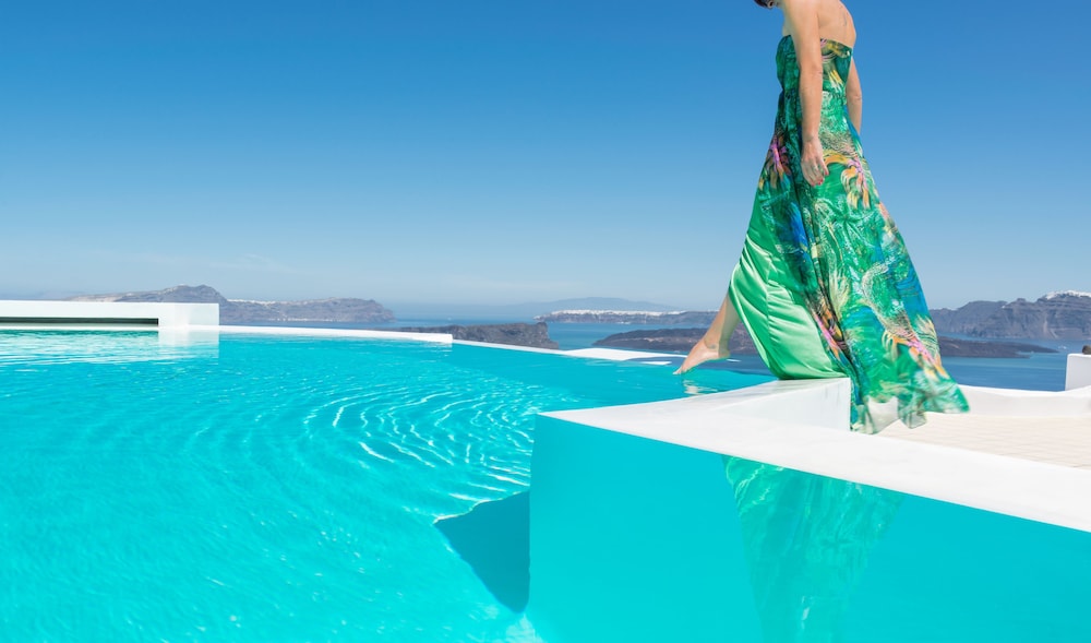 Apanemo Hotel — Swimming pool in Akrotiri, South Aegean