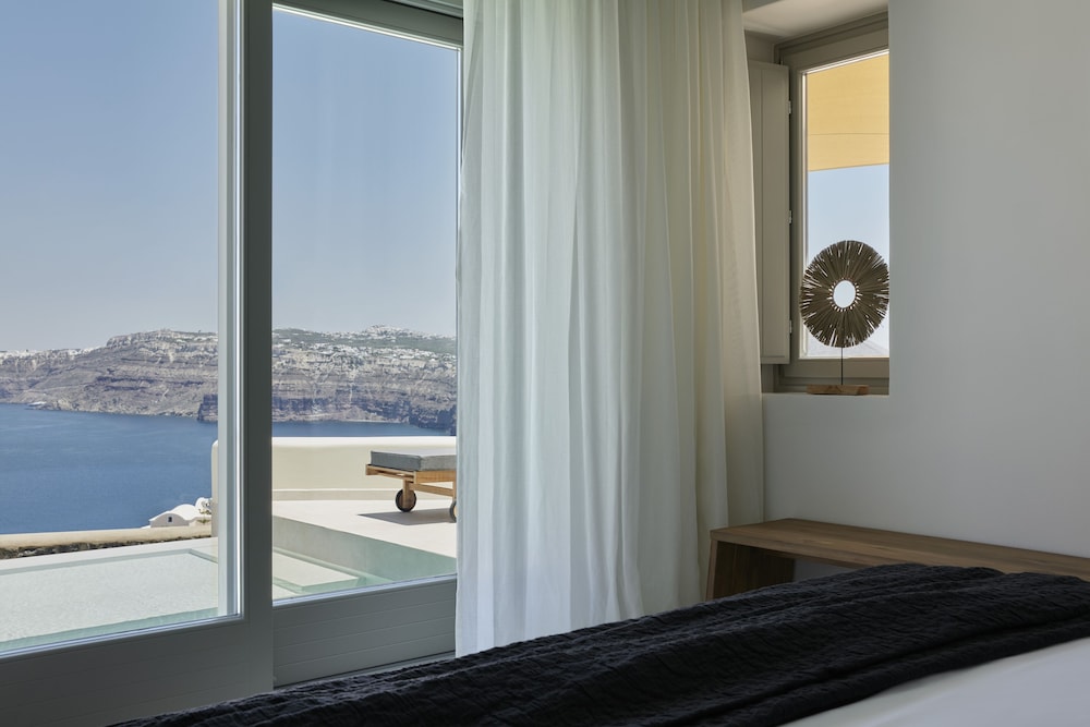 Apanemo Hotel — Hotel rooms in Akrotiri, South Aegean