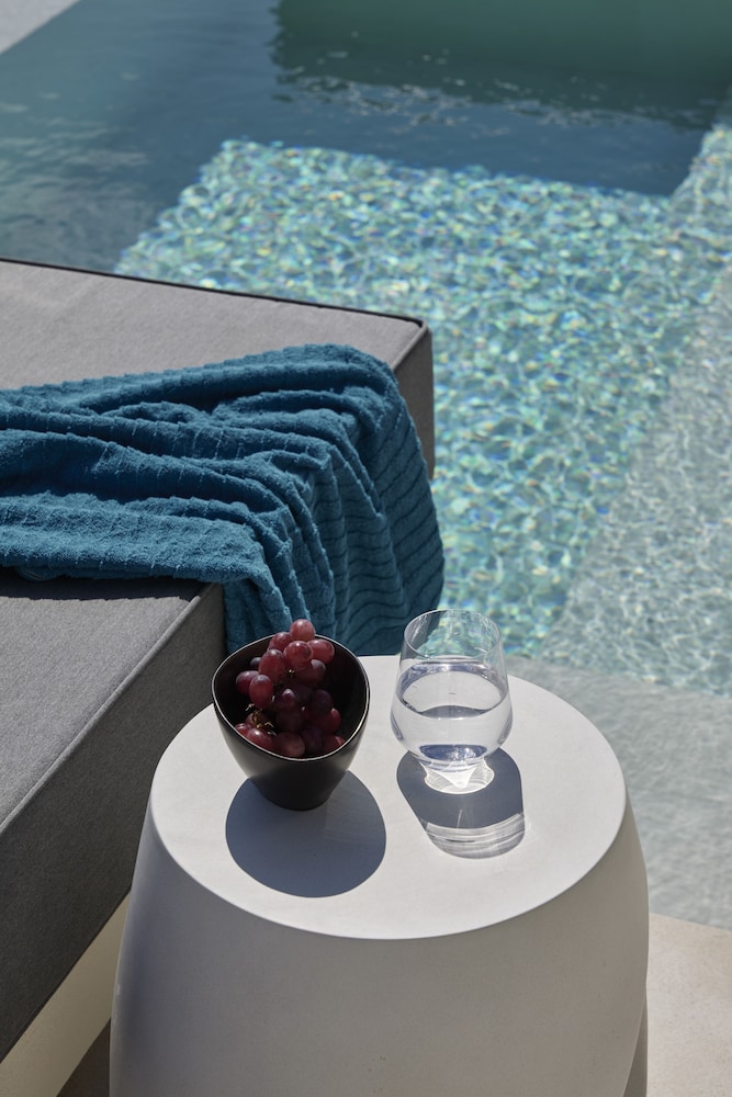 Apanemo Hotel — Swimming pool in Akrotiri, South Aegean