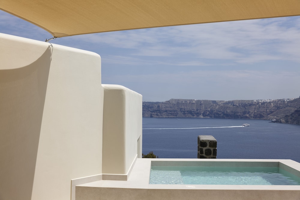 Apanemo Hotel — Swimming pool in Akrotiri, South Aegean