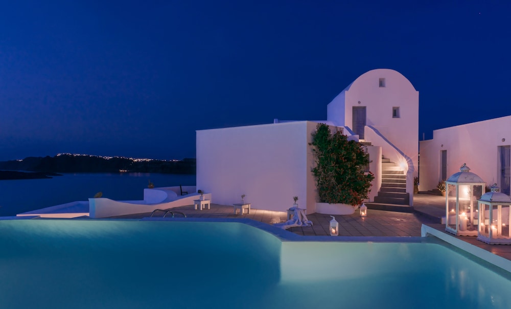 Apanemo Hotel — Swimming pool in Akrotiri, South Aegean