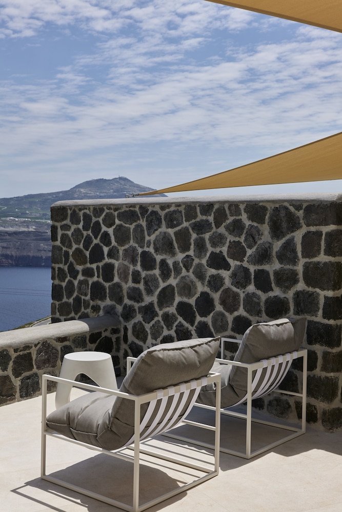 Apanemo Hotel — Hotel building in Akrotiri, South Aegean