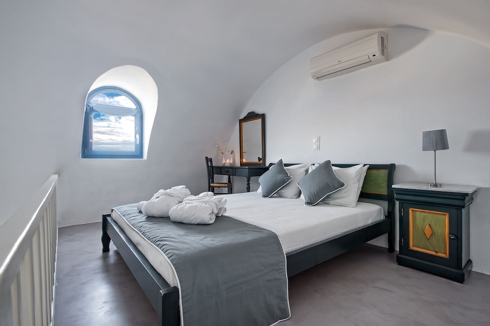Apanemo Hotel — Hotel rooms in Akrotiri, South Aegean