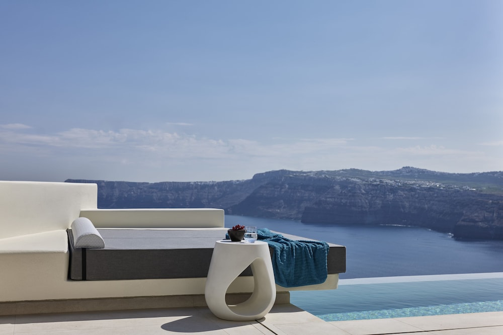 Apanemo Hotel — Swimming pool in Akrotiri, South Aegean