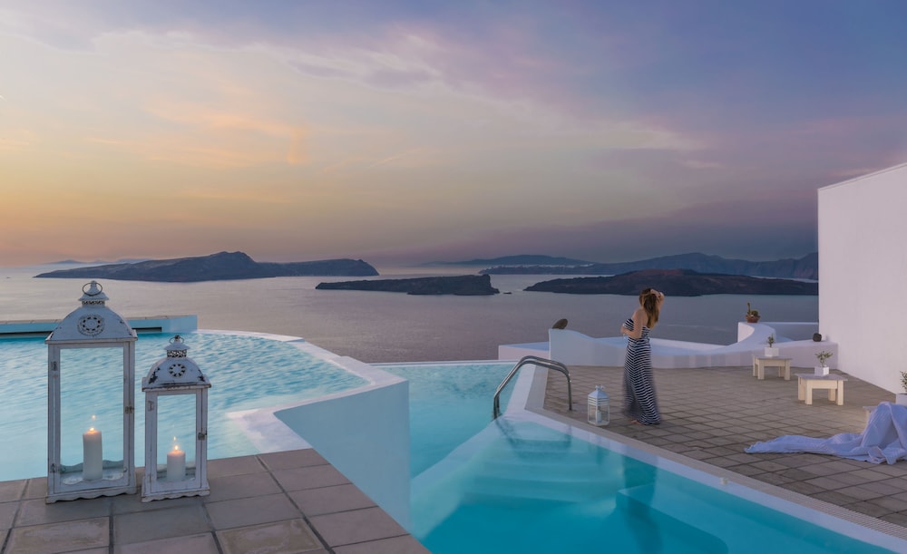 Apanemo Hotel — Swimming pool in Akrotiri, South Aegean