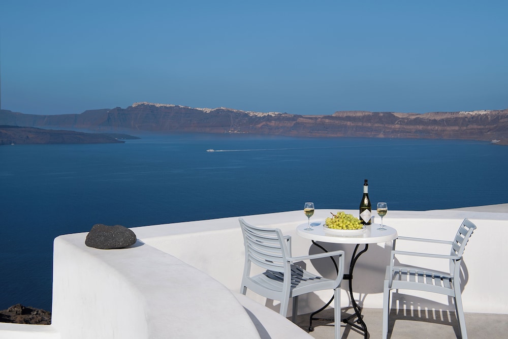 Apanemo Hotel — Attractions in the area in Akrotiri, South Aegean