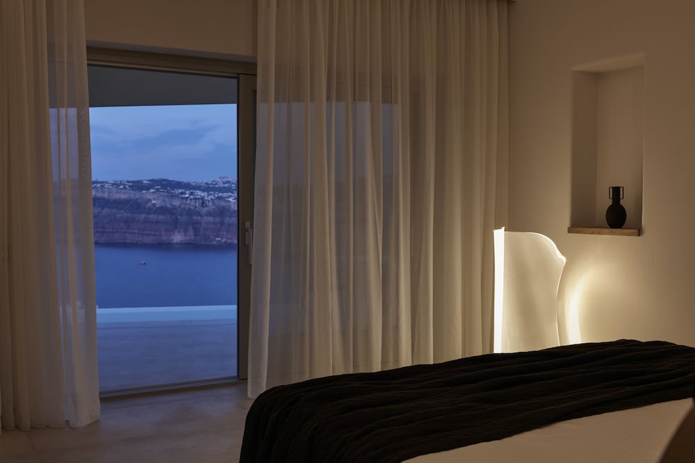 Apanemo Hotel — Hotel rooms in Akrotiri, South Aegean