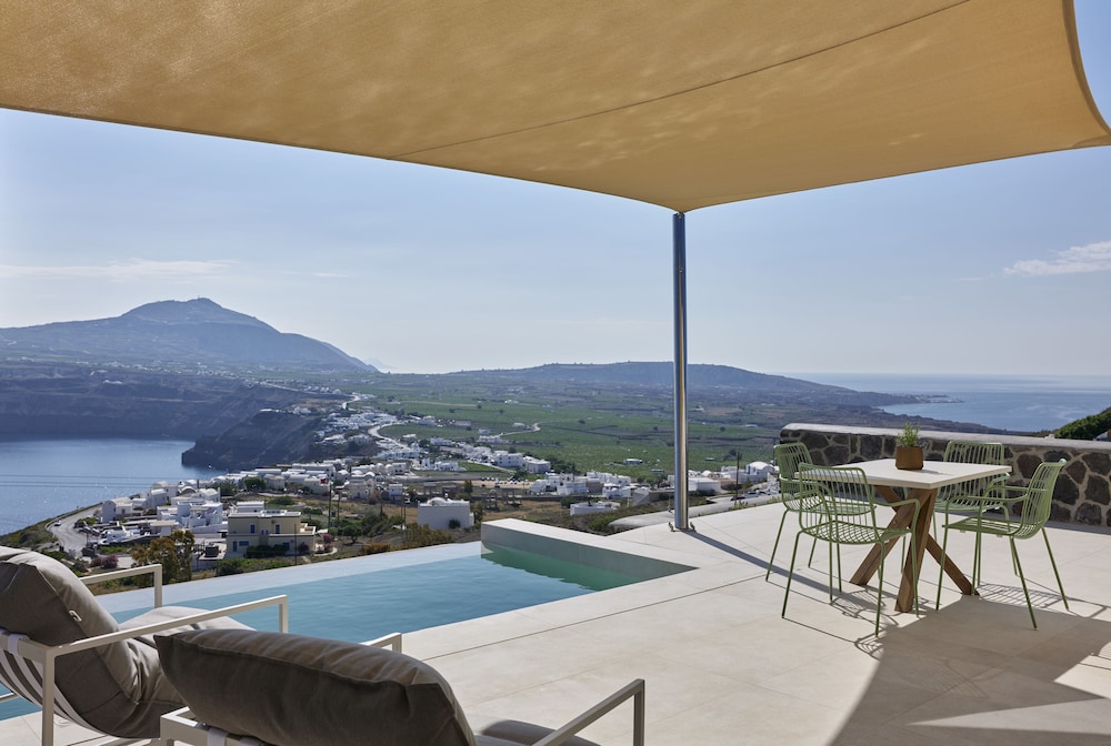 Apanemo Hotel — Swimming pool in Akrotiri, South Aegean