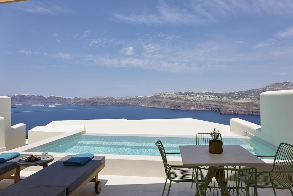 Apanemo Hotel — Swimming pool in Akrotiri, South Aegean