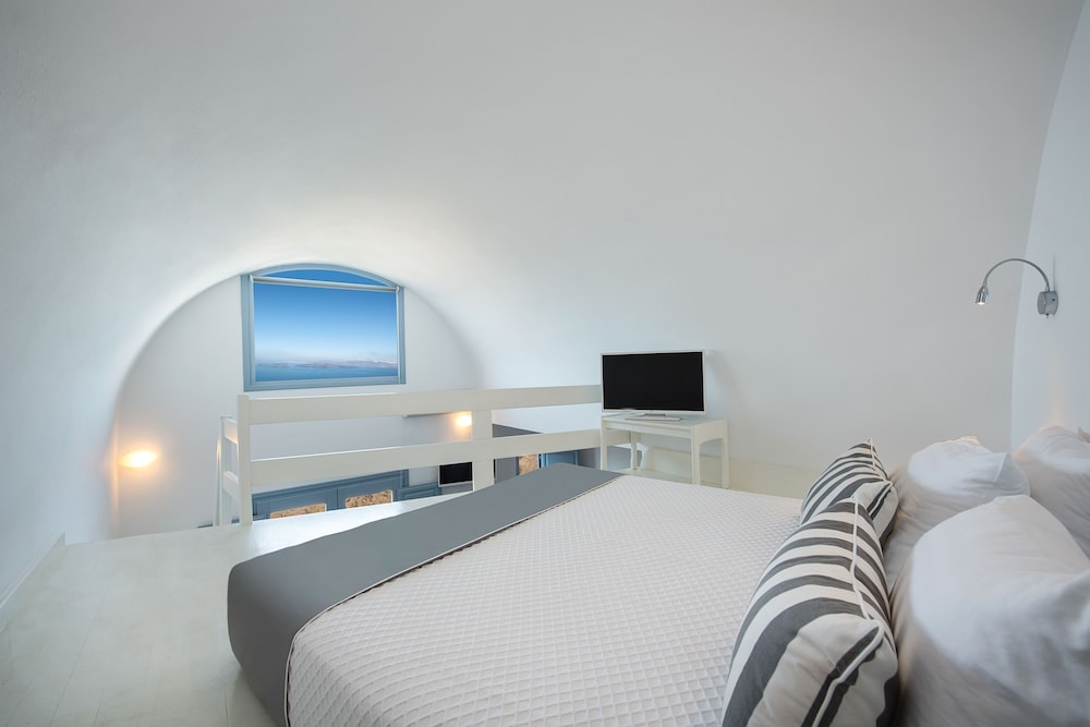 Apanemo Hotel — Hotel rooms in Akrotiri, South Aegean