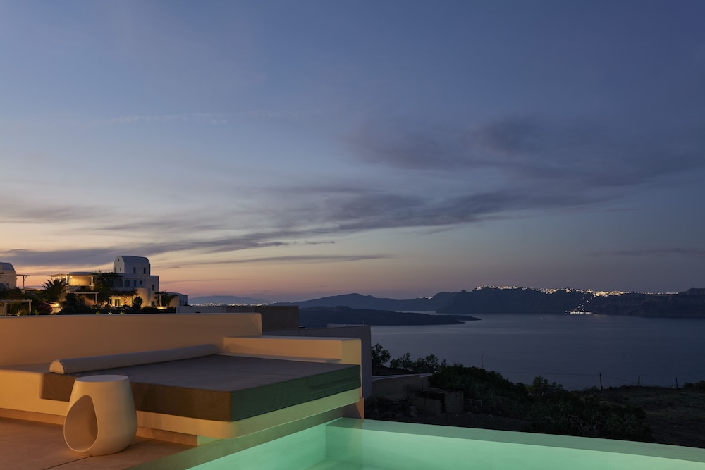 Apanemo Hotel — Swimming pool in Akrotiri, South Aegean